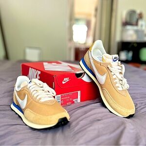 Nike Women’s NEW Beige Tan Yellow Gold Size 6 Waffle Trainer 2 Sneaker